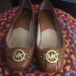 COPY - Auth Michael Kors Fulton flats Luggage sz …